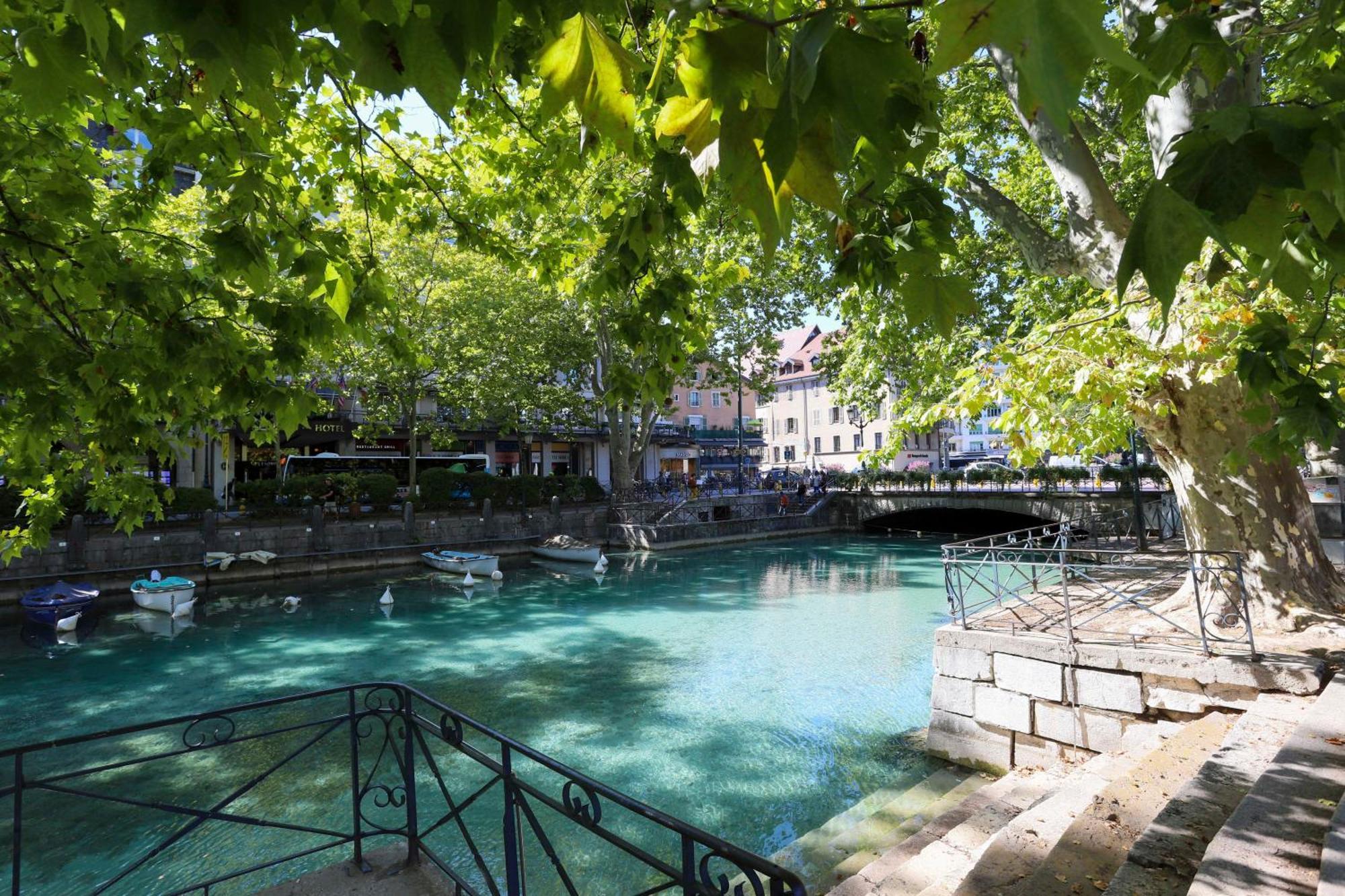 Royalement Bien ! Hyper-Centre - Wifi - Netflix - Disney Plus Annecy Luaran gambar